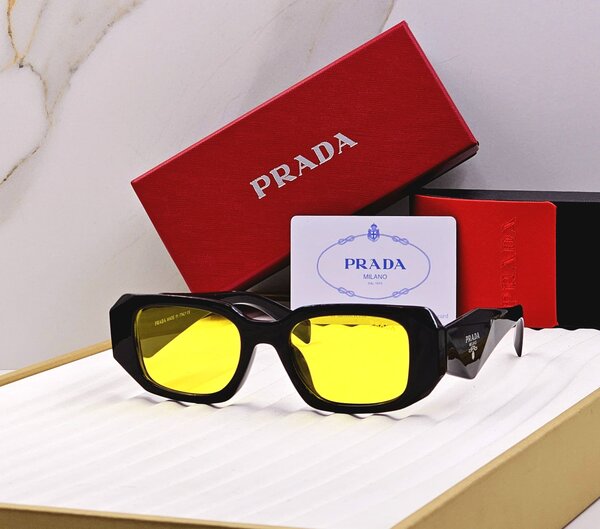 Lunettes de soleil Prada élégantes