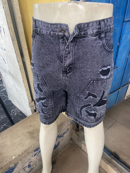 Short en jean déchiré homme