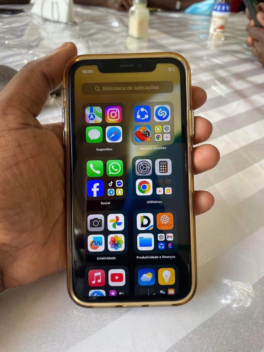 iPhone Xr noir 64Go