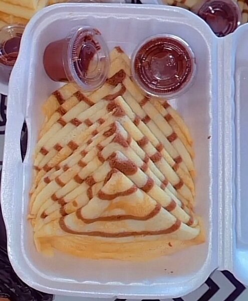 Crêpes sucrées avec sauce