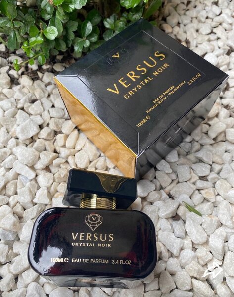 Parfum Versus Crystal Noir
