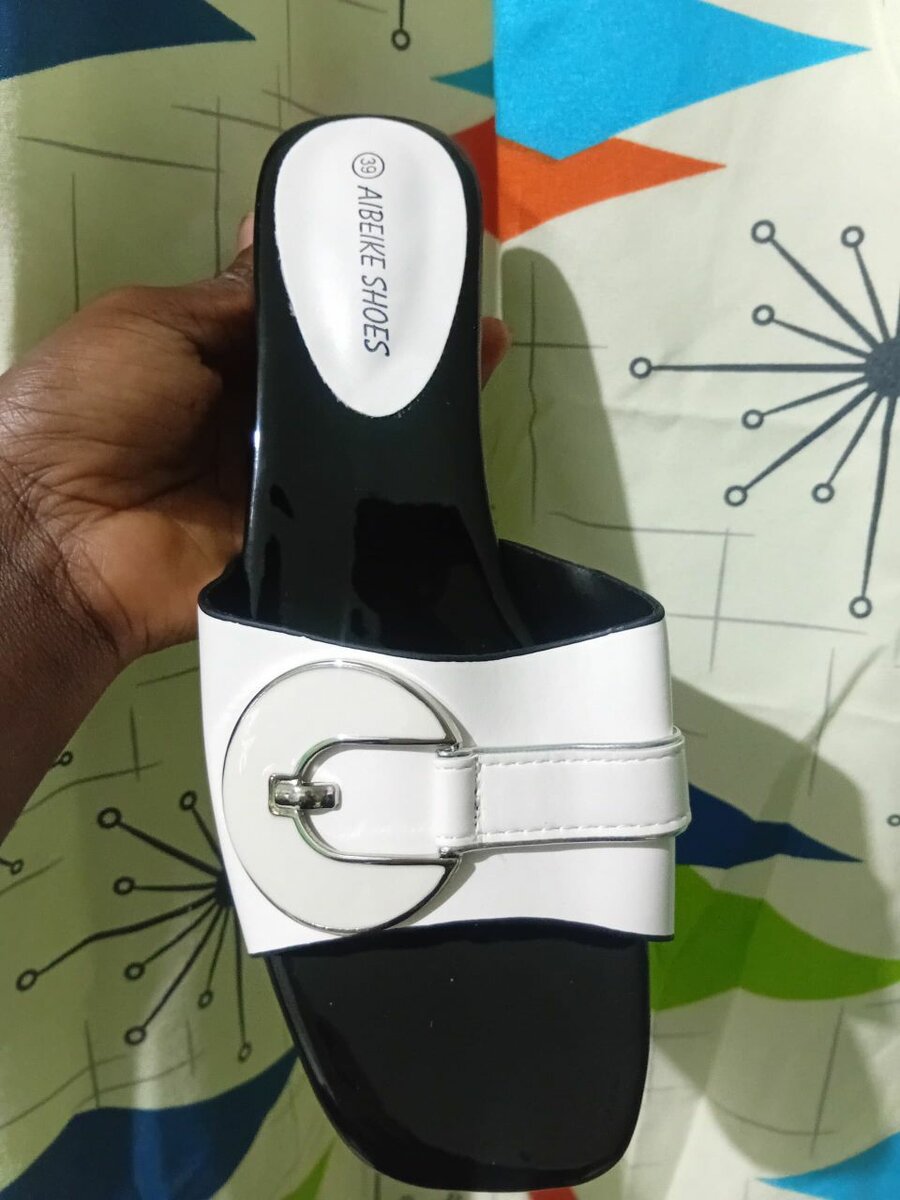 Sandales à boucle élégantes