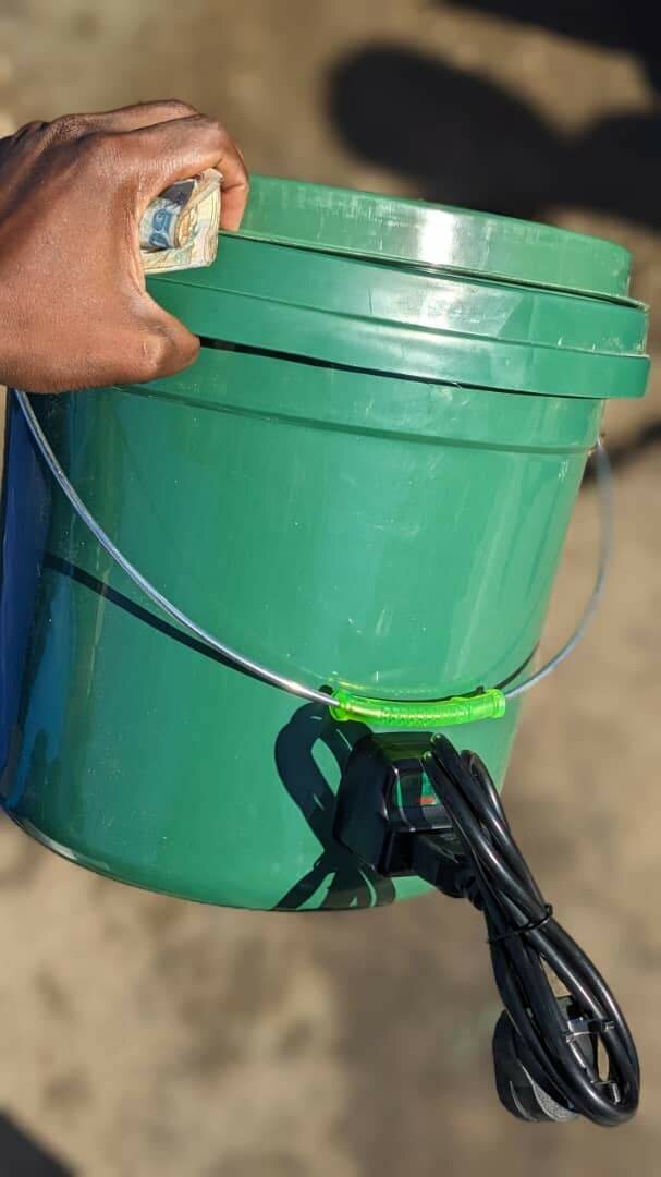 Electric water heating buckets