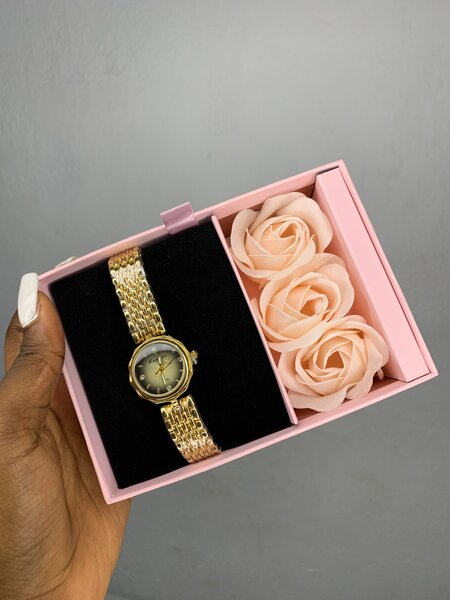 Montre dorée pour femme