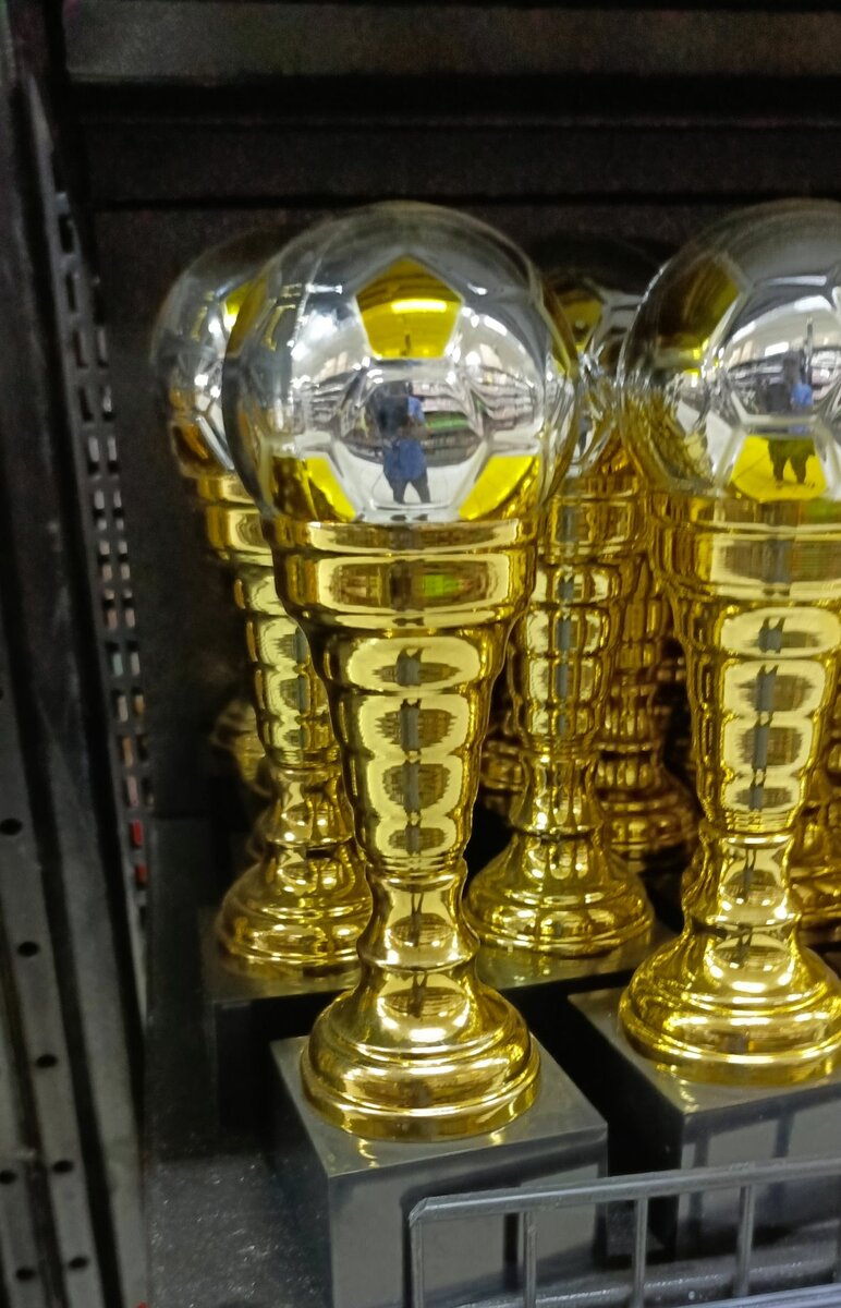 TROPHÉE AVEC BALLON DE FOOTBALL - 31 CM