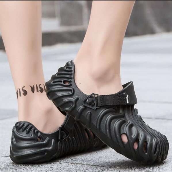 SUMMER SLIPPERS