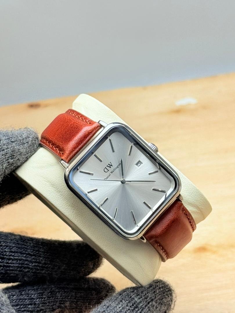 Montre Carrée Élégante Homme