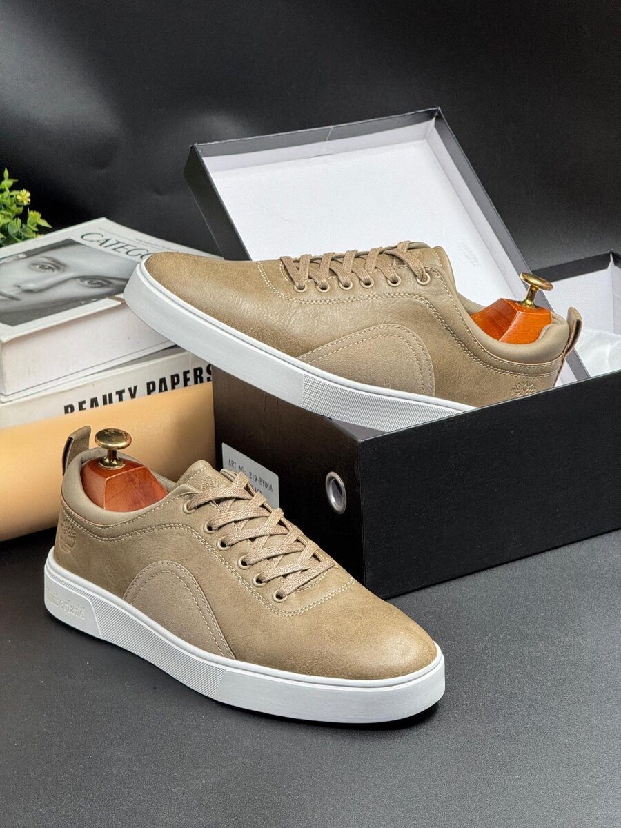 TIMBERLAND BEIGE AND WHITE