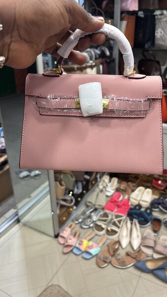 Sac à main élégant rose