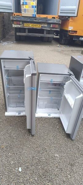 Delron  Table Top Refrigerator 90 Liters capacity