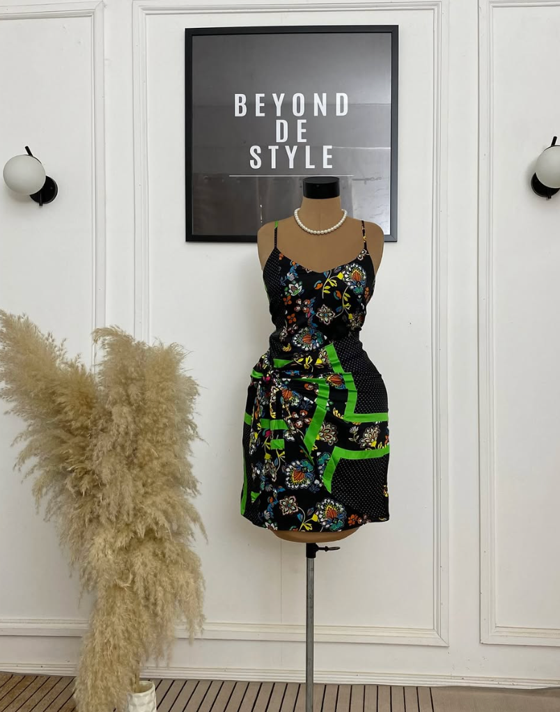 LOVELY WRAP-LIKE DRESS. (Very Cute