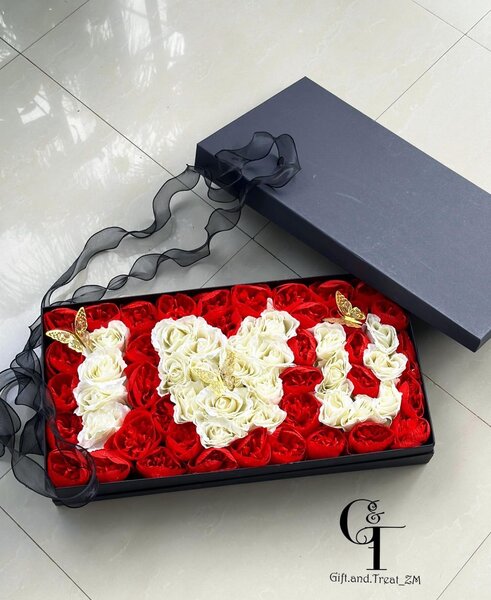 Luxurious roses hamper