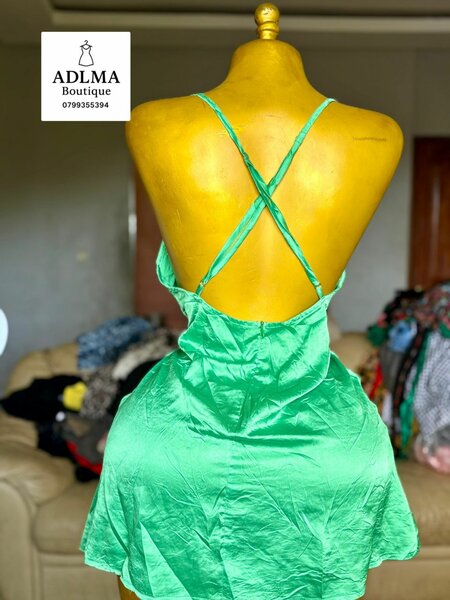 Robe Émeraude Satinée Élégante