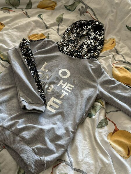 Толстовка на девочку лет 10,11