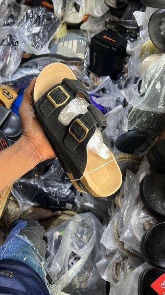 Sandales en daim noir