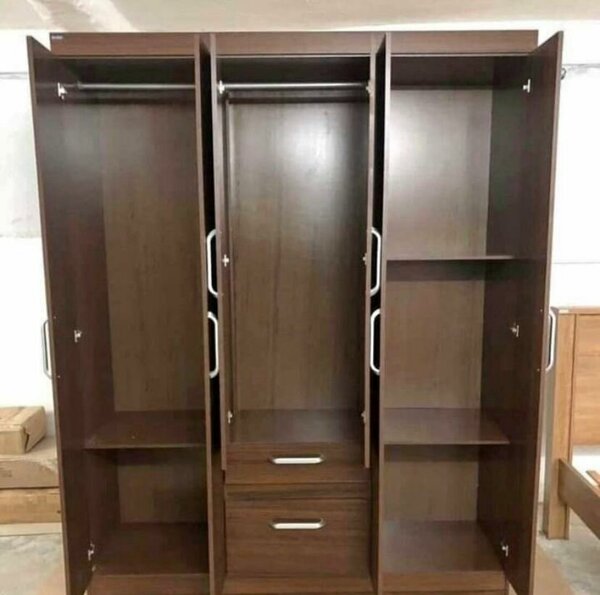 Armoire en bois 3 portes