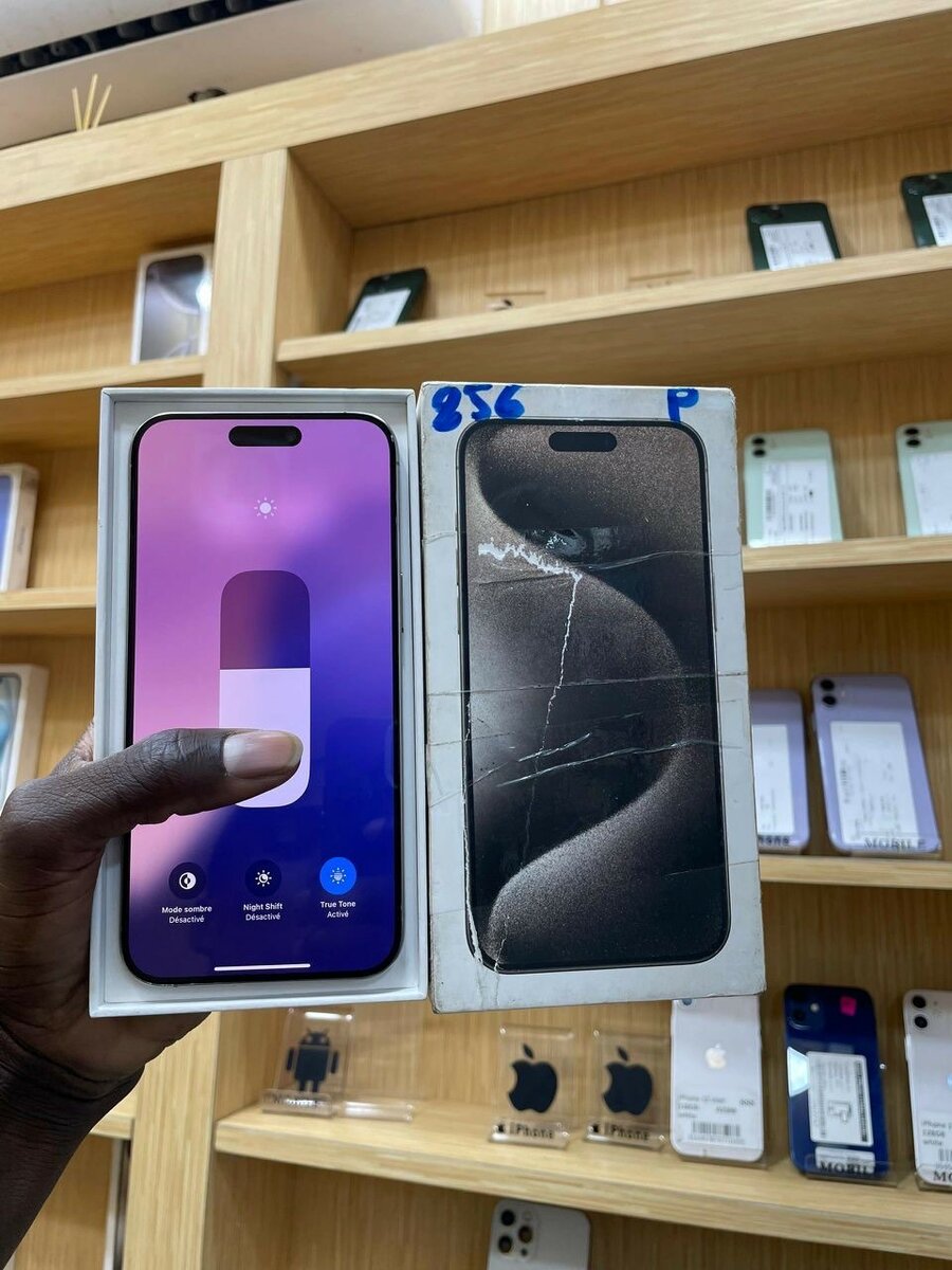 iPhone 15 Pro Max 256go quasi