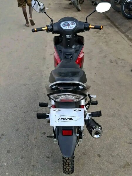 Moto Apsonic Puissante Rouge