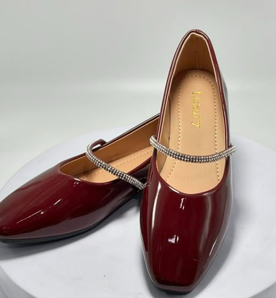 Легкая и удобная балетка с плоской подошвой и округлым носком, которая идеально подходит для повседневной носки.🤩