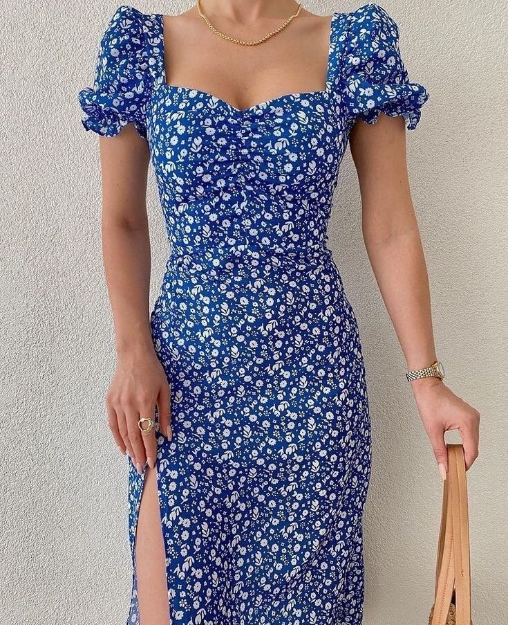 Robe fleurie à manches bouffantes