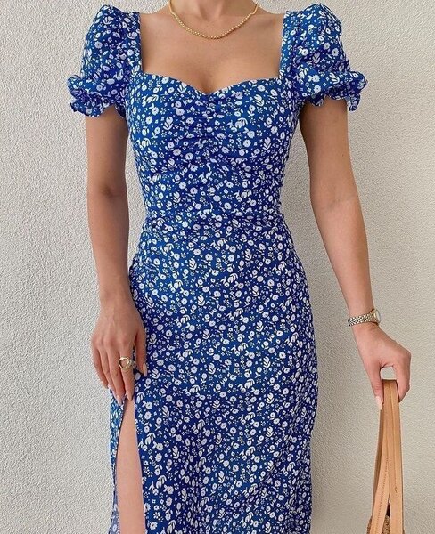 Robe fleurie à manches bouffantes