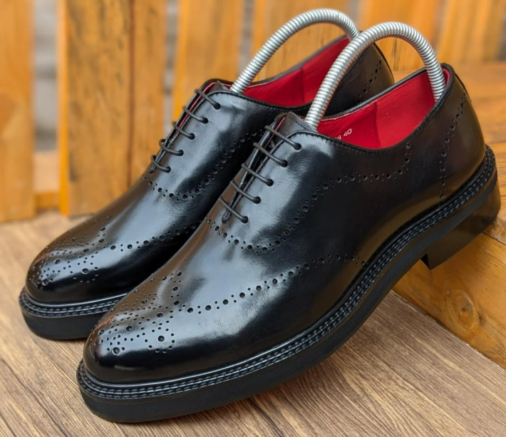 Leather formal shoes.