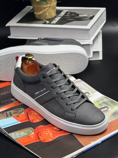 TOMMY HILFIGER GREY AND WHITE