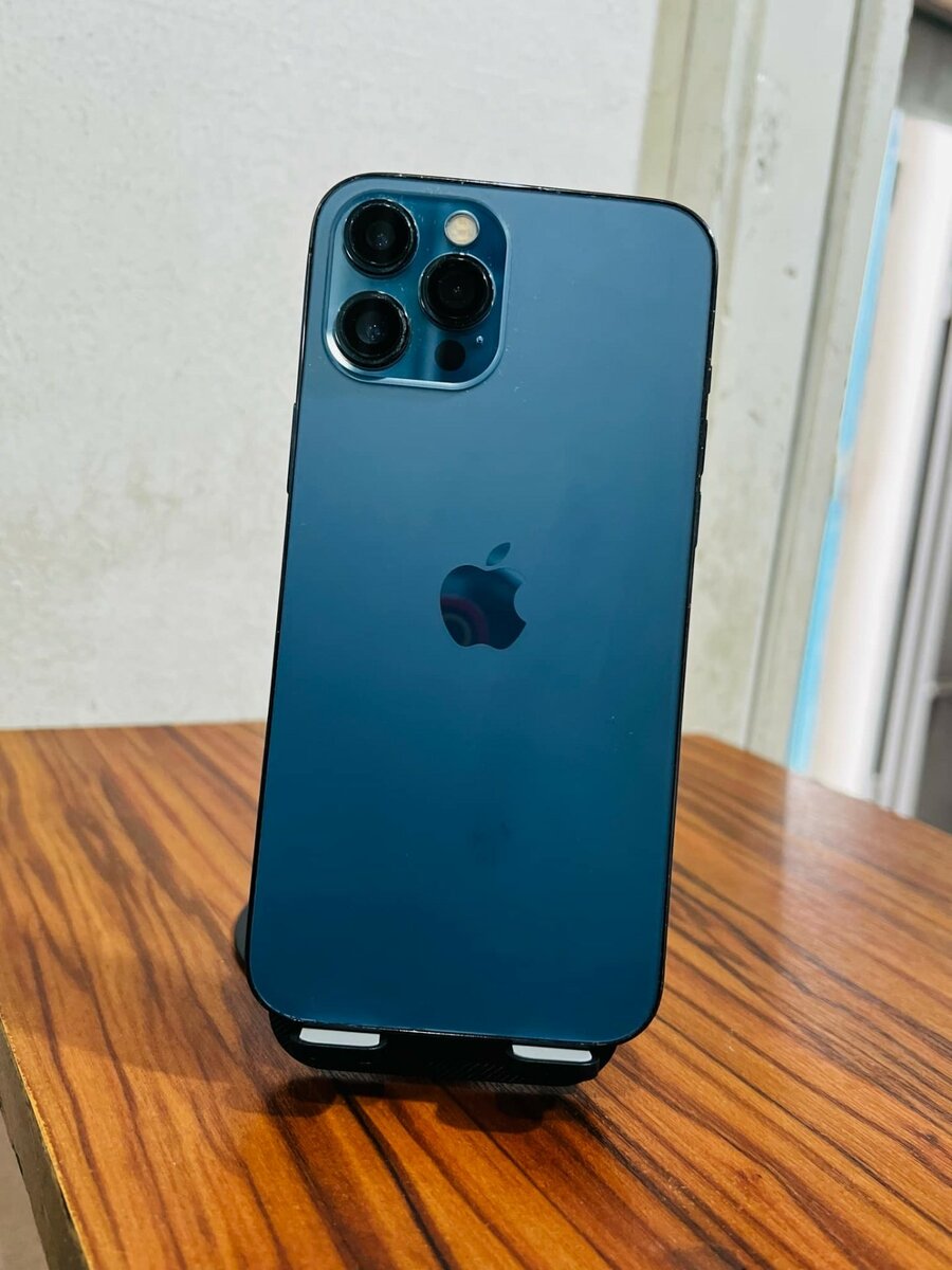 iPhone 12 Pro Max 256gb ( vendu Avec reçu )