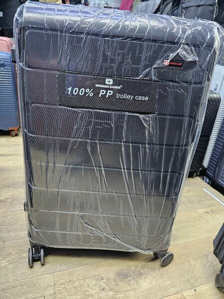 Чемодан из 100% полипропилена фирма Wenger