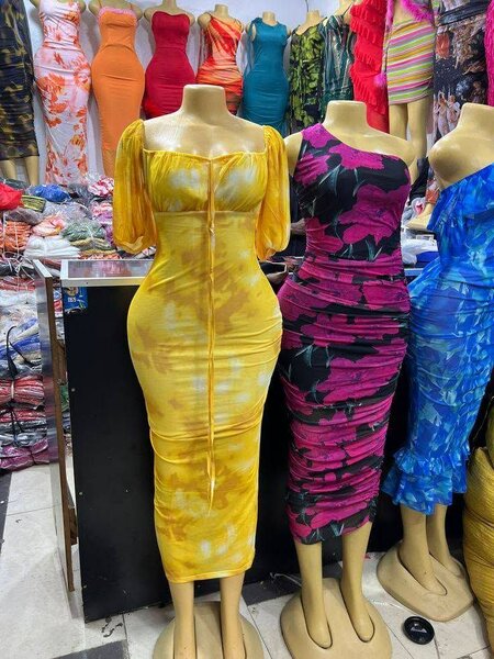 Robe moulante en tie-dye