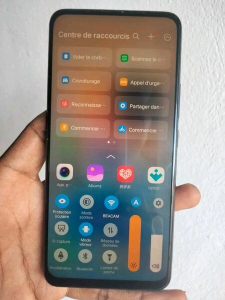 Smartphone Vivo avec caméra pop-up