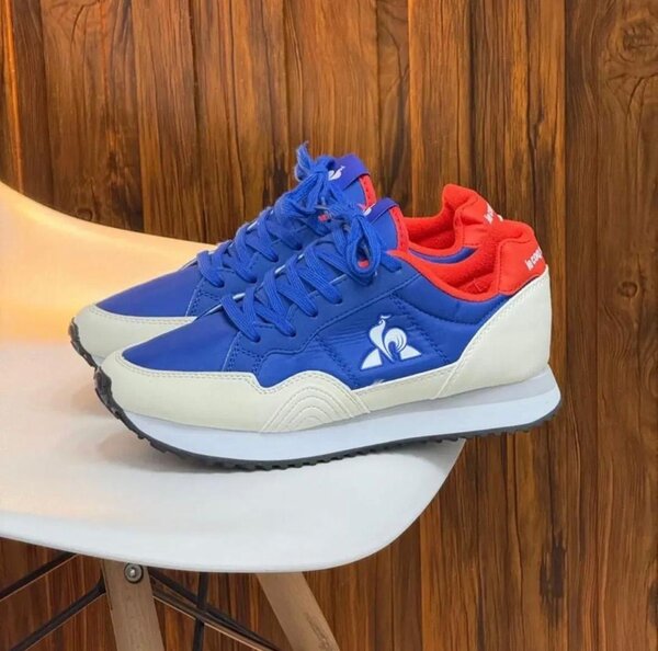 Sneakers bleu et rouge