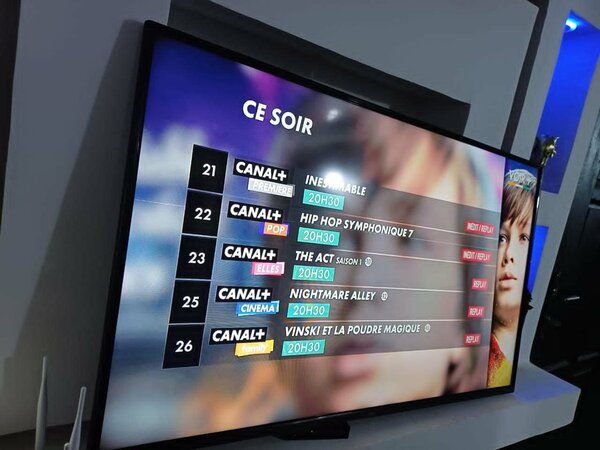 TV 50 pouce TCL décodeur intégré _ slimTV image impeccable_