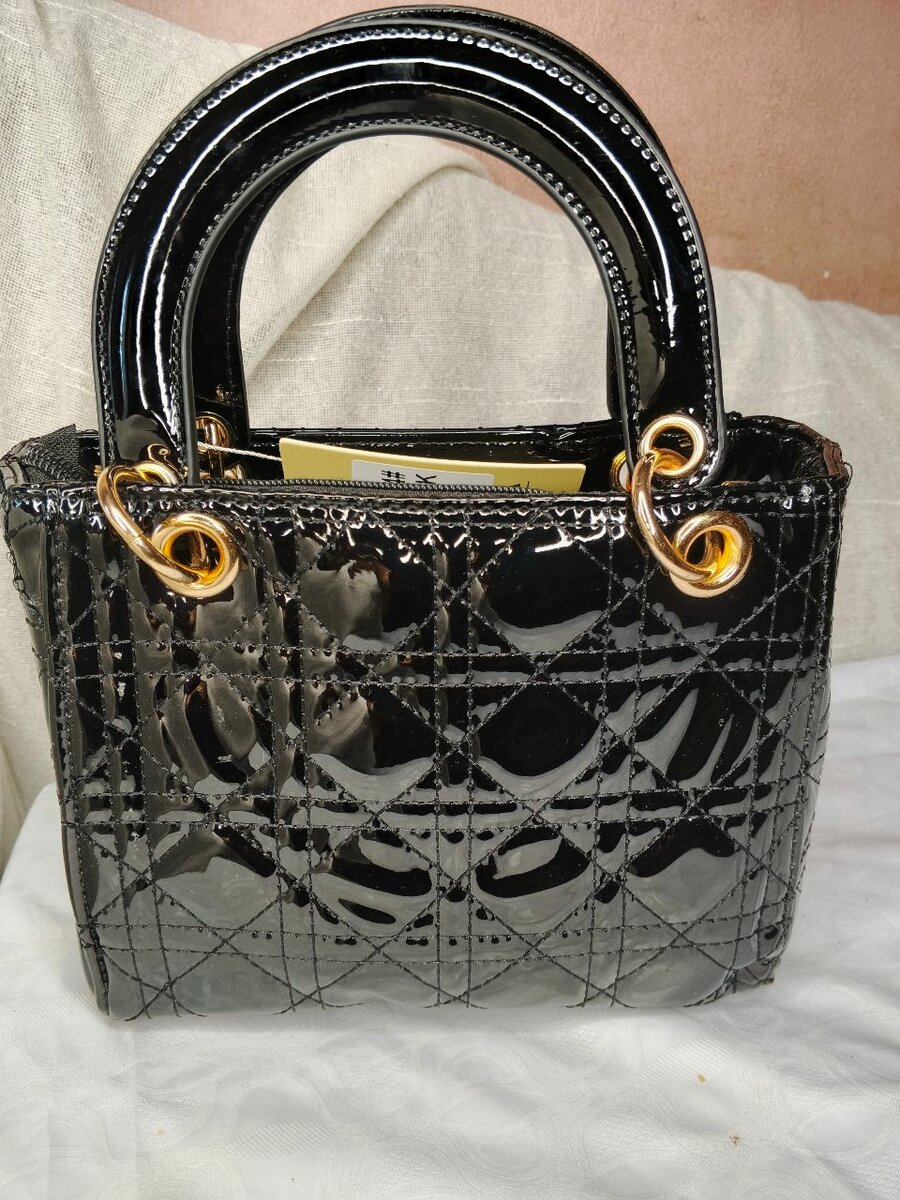 Sac à main en cuir verni