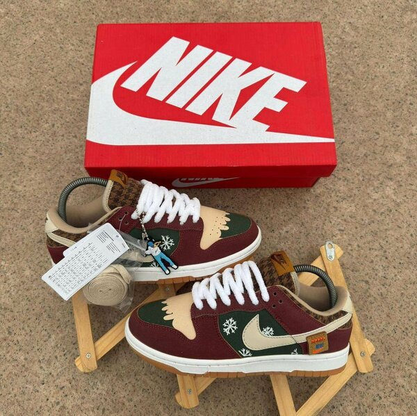 Nike Dunk Low Sneakers