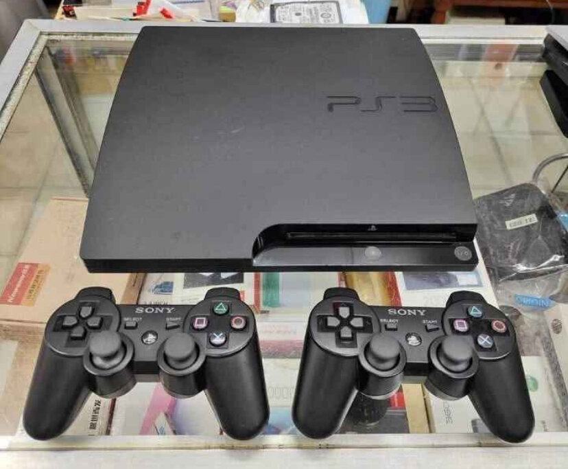 Console Sony PS3 avec manettes