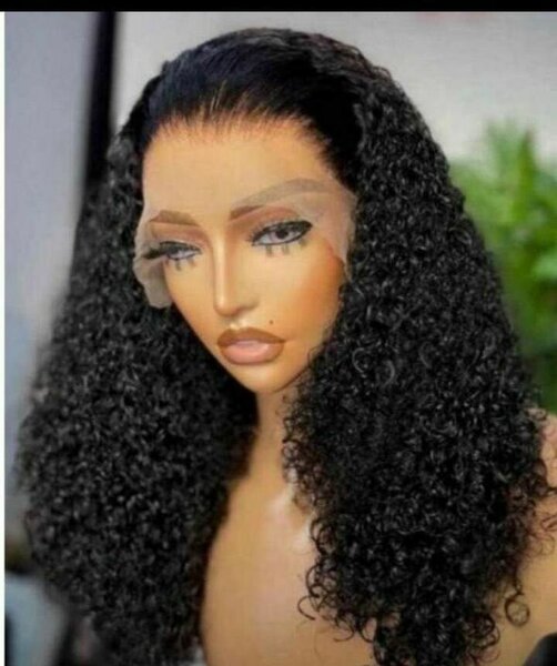 Perruque cheveux bouclés noirs