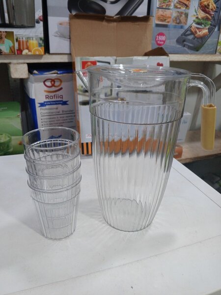 Plastic juice jar with 4 cups