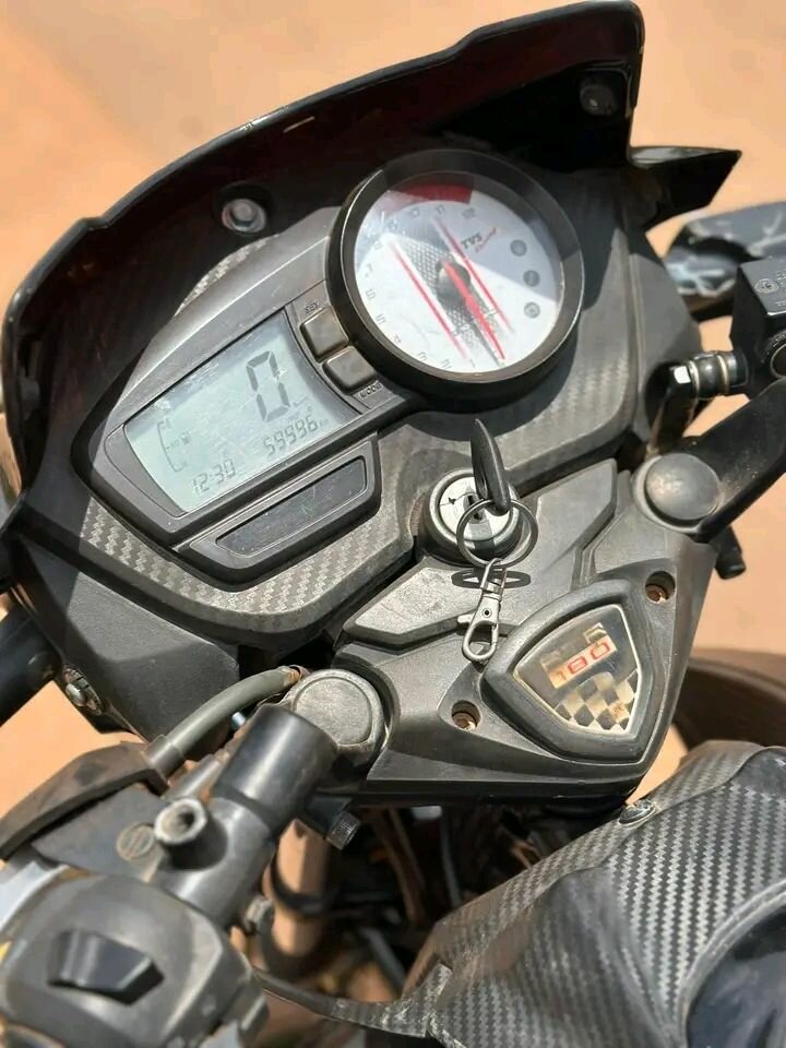 Moto TVS Apache sportive