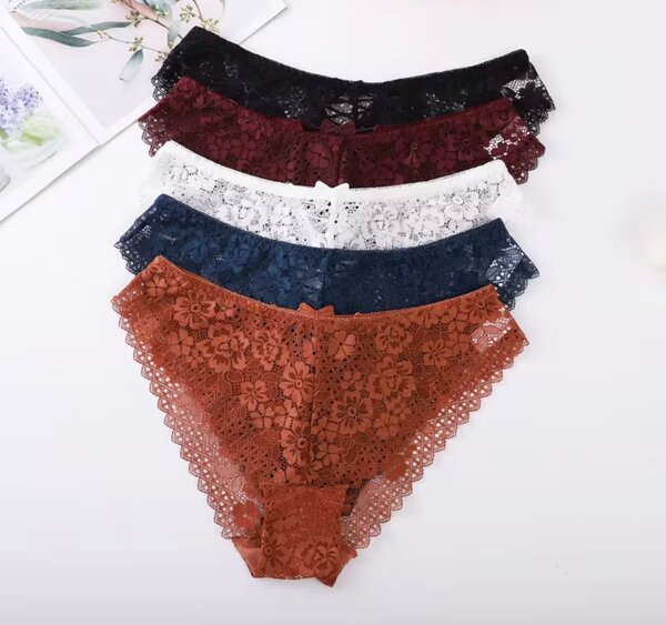 Culottes en dentelle et coton