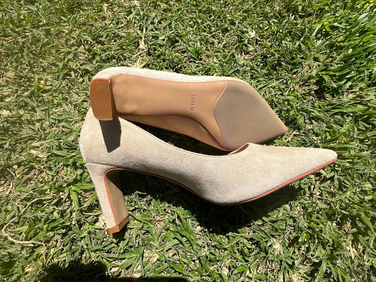 99% New Vintage heels