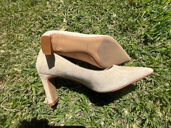 99% New Vintage heels