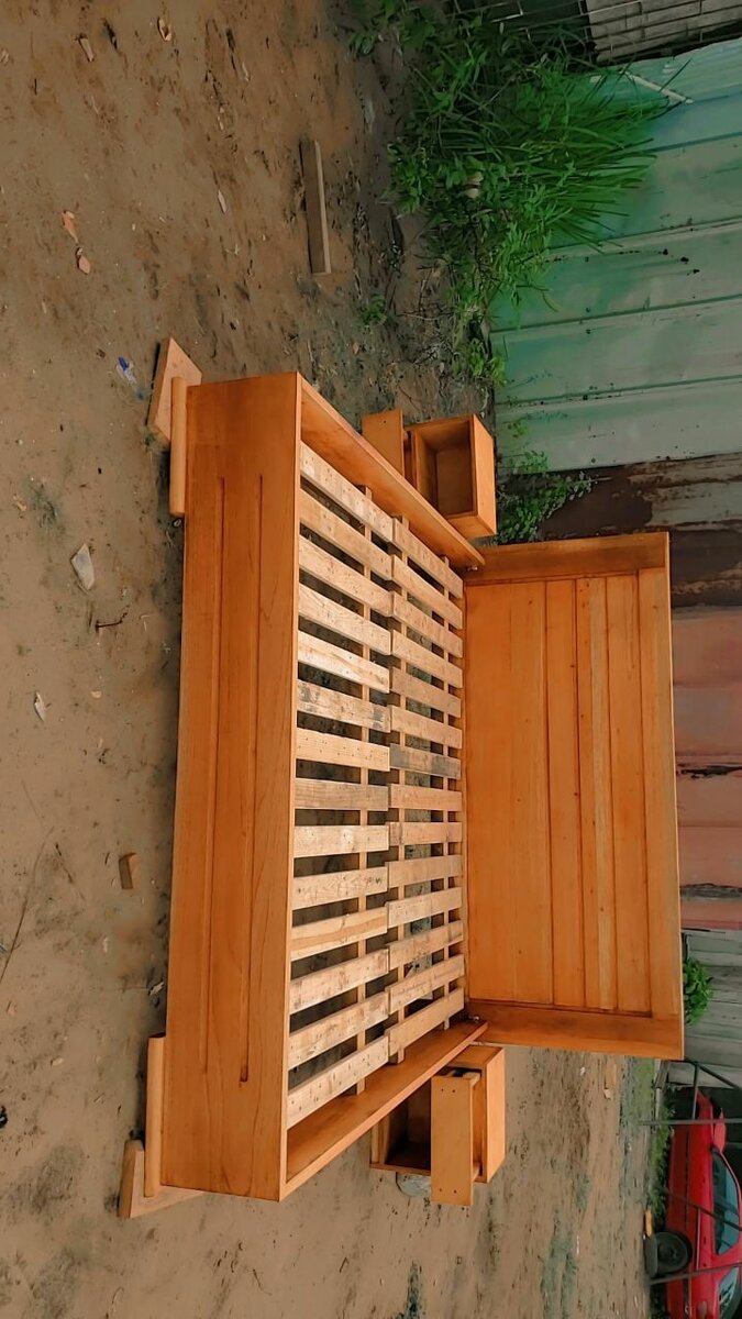 Canapé d'angle en bois robuste