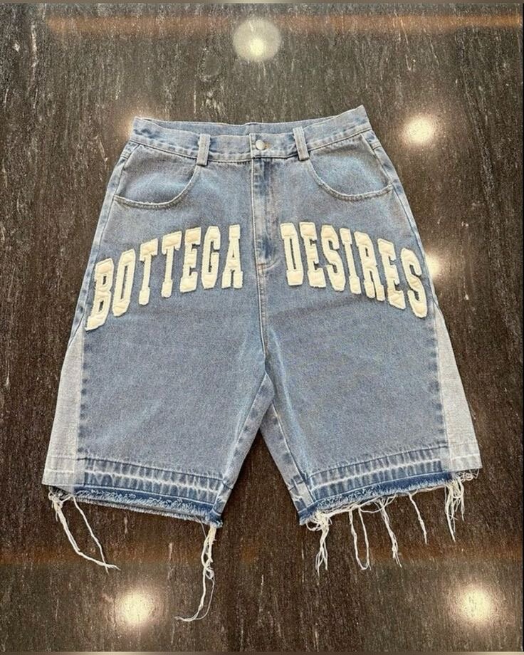 Shorts en jean déchirés tendance