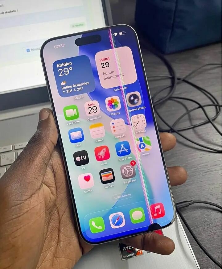 Apple iPhone 16 simple