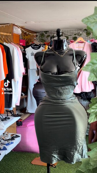 Robe élégante noire