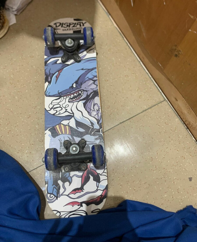 Skateboard design requin