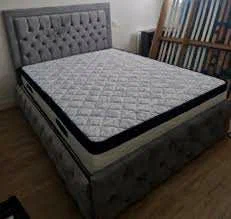 Lit double en tissu élégant
