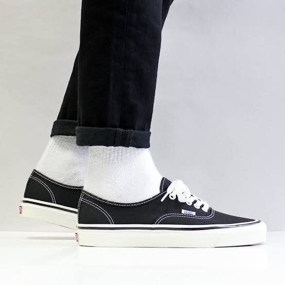 Vans noire couture blanche