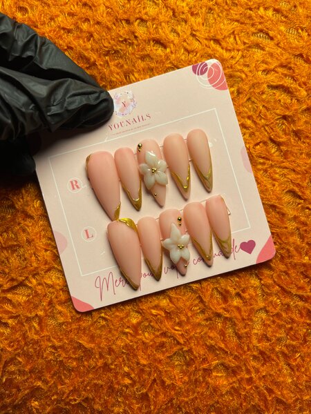 Faux ongles élégants floraux